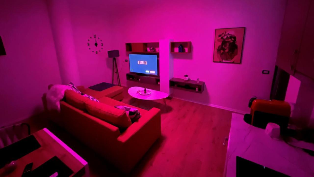 Colorful Comfy Condo Central Tiranë Luaran gambar