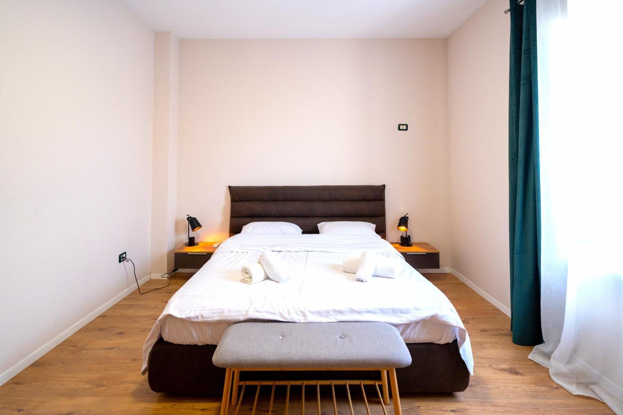 Colorful Comfy Condo Central Tiranë Luaran gambar