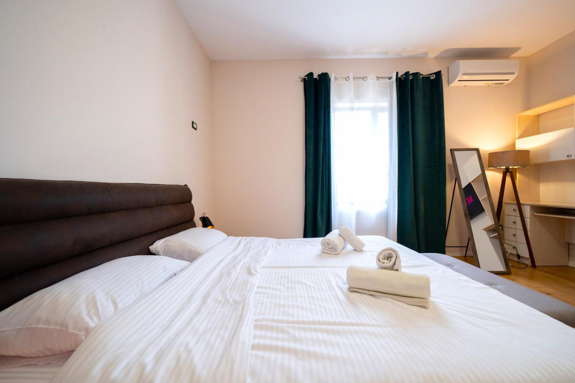 Colorful Comfy Condo Central Tiranë Luaran gambar