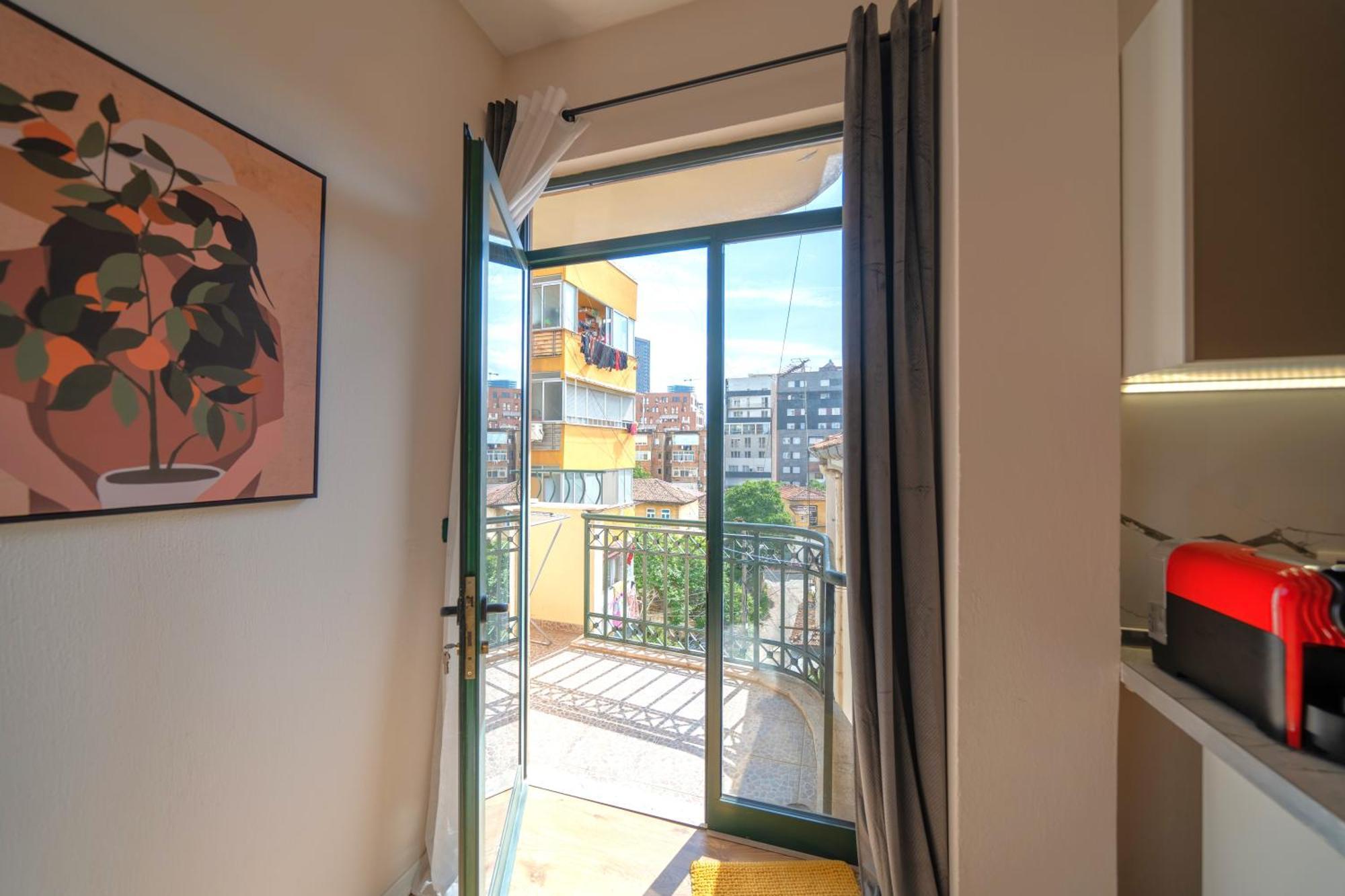 Colorful Comfy Condo Central Tiranë Luaran gambar