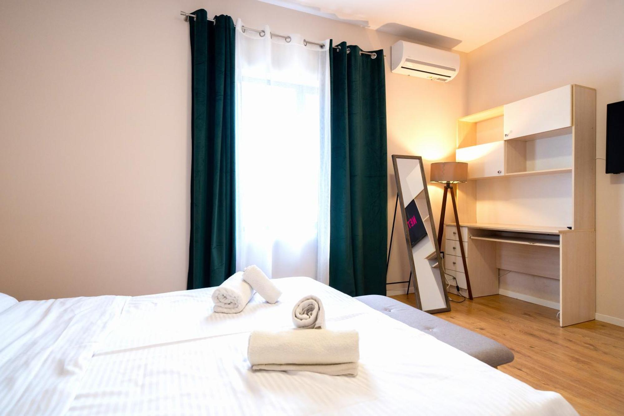 Colorful Comfy Condo Central Tiranë Luaran gambar